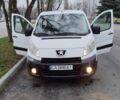 Белый Пежо Эксперт груз.-пасс., объемом двигателя 1.6 л и пробегом 295 тыс. км за 6800 $, фото 1 на Automoto.ua
