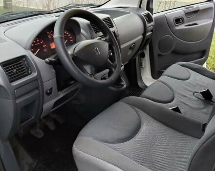 Белый Пежо Эксперт груз.-пасс., объемом двигателя 1.6 л и пробегом 295 тыс. км за 6800 $, фото 11 на Automoto.ua