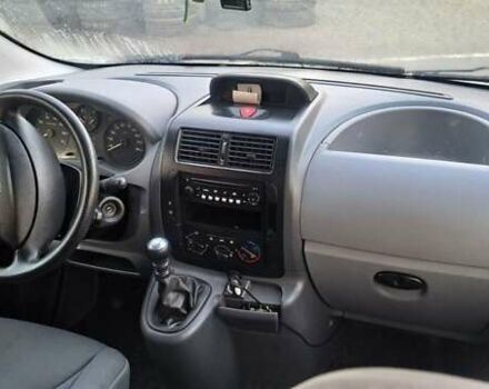 Белый Пежо Эксперт груз.-пасс., объемом двигателя 2 л и пробегом 417 тыс. км за 5700 $, фото 1 на Automoto.ua