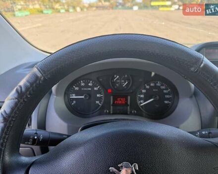 Белый Пежо Эксперт груз.-пасс., объемом двигателя 2 л и пробегом 239 тыс. км за 10000 $, фото 22 на Automoto.ua