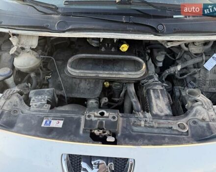 Белый Пежо Эксперт груз.-пасс., объемом двигателя 2 л и пробегом 239 тыс. км за 10000 $, фото 2 на Automoto.ua