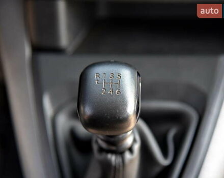 Белый Пежо Эксперт груз.-пасс., объемом двигателя 2 л и пробегом 229 тыс. км за 17500 $, фото 19 на Automoto.ua