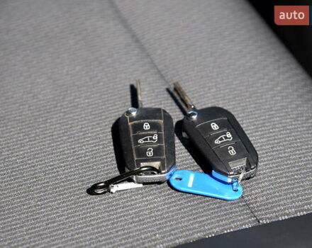 Белый Пежо Эксперт груз.-пасс., объемом двигателя 2 л и пробегом 229 тыс. км за 17500 $, фото 20 на Automoto.ua