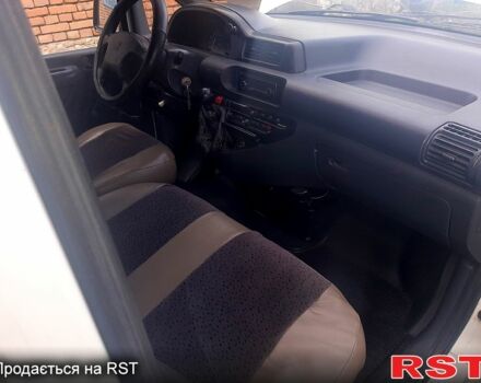 Белый Пежо Эксперт груз.-пасс., объемом двигателя 1.9 л и пробегом 285 тыс. км за 2600 $, фото 1 на Automoto.ua