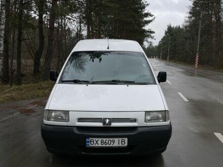 Белый Пежо Эксперт груз.-пасс., объемом двигателя 2 л и пробегом 350 тыс. км за 3500 $, фото 1 на Automoto.ua