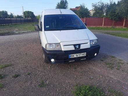 Белый Пежо Эксперт груз.-пасс., объемом двигателя 2 л и пробегом 400 тыс. км за 3400 $, фото 1 на Automoto.ua