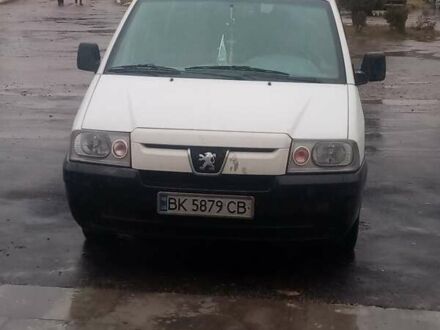 Белый Пежо Эксперт груз.-пасс., объемом двигателя 2 л и пробегом 500 тыс. км за 4350 $, фото 1 на Automoto.ua