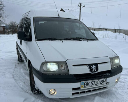 Белый Пежо Эксперт груз.-пасс., объемом двигателя 2 л и пробегом 371 тыс. км за 4900 $, фото 1 на Automoto.ua