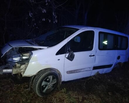 Белый Пежо Эксперт груз.-пасс., объемом двигателя 1.6 л и пробегом 350 тыс. км за 2316 $, фото 1 на Automoto.ua