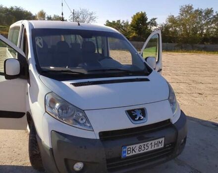 Белый Пежо Эксперт груз.-пасс., объемом двигателя 2 л и пробегом 245 тыс. км за 5900 $, фото 1 на Automoto.ua