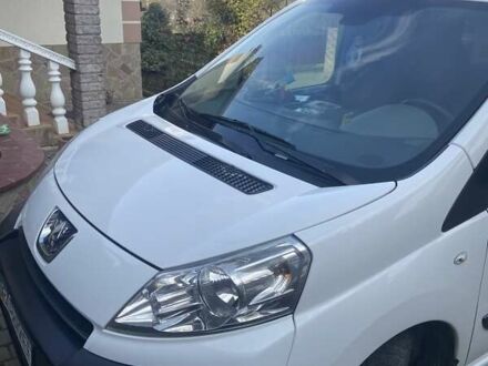 Белый Пежо Эксперт груз.-пасс., объемом двигателя 2 л и пробегом 328 тыс. км за 7200 $, фото 1 на Automoto.ua