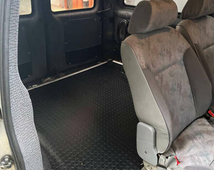 Серый Пежо Эксперт груз.-пасс., объемом двигателя 2 л и пробегом 444 тыс. км за 4200 $, фото 8 на Automoto.ua