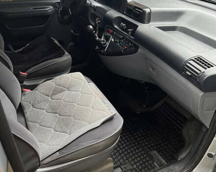 Серый Пежо Эксперт груз.-пасс., объемом двигателя 2 л и пробегом 444 тыс. км за 4200 $, фото 4 на Automoto.ua