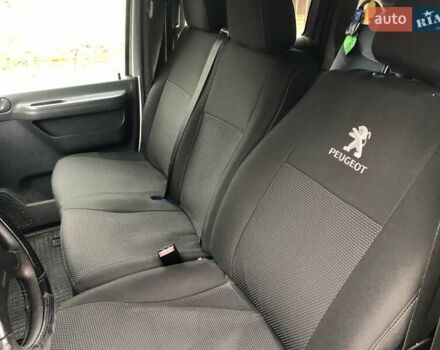 Серый Пежо Эксперт груз.-пасс., объемом двигателя 2 л и пробегом 480 тыс. км за 5000 $, фото 2 на Automoto.ua