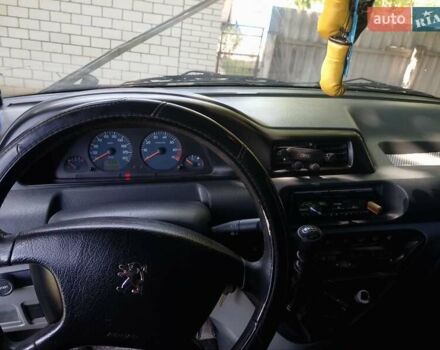 Серый Пежо Эксперт груз.-пасс., объемом двигателя 2 л и пробегом 230 тыс. км за 3600 $, фото 5 на Automoto.ua