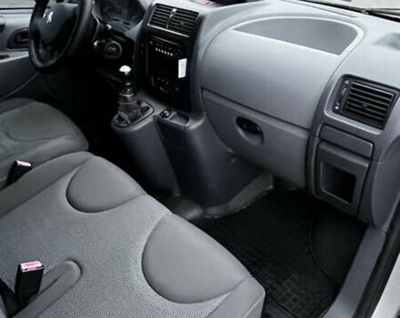 Серый Пежо Эксперт груз.-пасс., объемом двигателя 2 л и пробегом 289 тыс. км за 9300 $, фото 11 на Automoto.ua