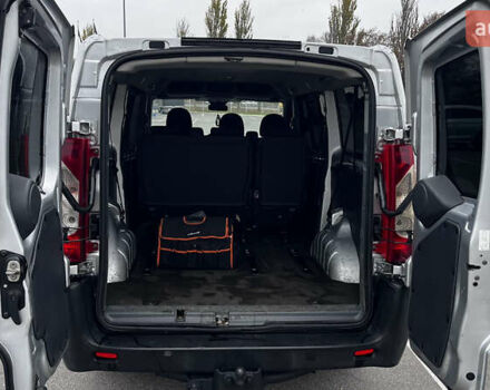 Серый Пежо Эксперт груз.-пасс., объемом двигателя 2 л и пробегом 289 тыс. км за 9300 $, фото 5 на Automoto.ua