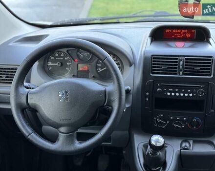 Серый Пежо Эксперт груз.-пасс., объемом двигателя 2 л и пробегом 289 тыс. км за 9900 $, фото 12 на Automoto.ua