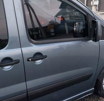 Серый Пежо Эксперт груз.-пасс., объемом двигателя 2 л и пробегом 288 тыс. км за 8900 $, фото 9 на Automoto.ua