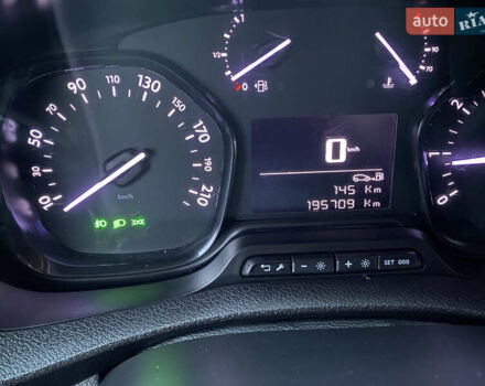 Серый Пежо Эксперт груз.-пасс., объемом двигателя 2 л и пробегом 195 тыс. км за 19800 $, фото 33 на Automoto.ua