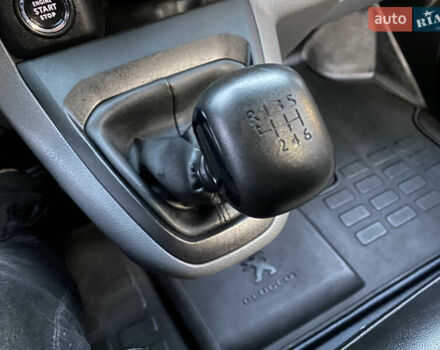 Серый Пежо Эксперт груз.-пасс., объемом двигателя 2 л и пробегом 195 тыс. км за 19800 $, фото 32 на Automoto.ua