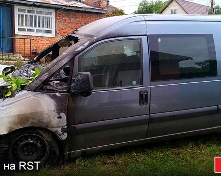 Серый Пежо Эксперт груз.-пасс., объемом двигателя 2 л и пробегом 0 тыс. км за 1500 $, фото 4 на Automoto.ua