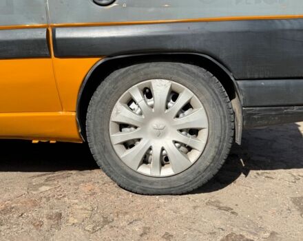 Помаранчевий Пежо Експерт вант.-пас., об'ємом двигуна 2 л та пробігом 293 тис. км за 4500 $, фото 21 на Automoto.ua