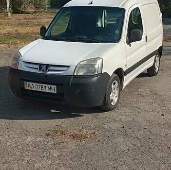 Белый Пежо Партнер груз.-пасс., объемом двигателя 2 л и пробегом 425 тыс. км за 2500 $, фото 2 на Automoto.ua