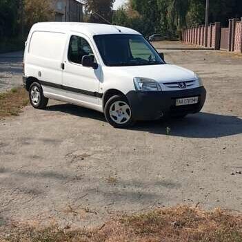 Белый Пежо Партнер груз.-пасс., объемом двигателя 2 л и пробегом 425 тыс. км за 2500 $, фото 11 на Automoto.ua