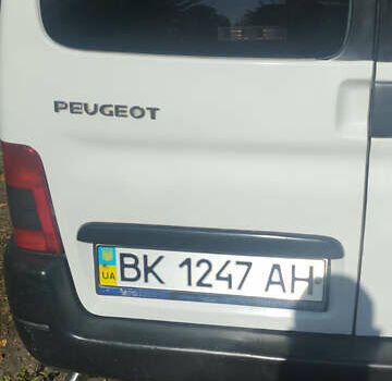 Білий Пежо Партнер вант.-пас., об'ємом двигуна 0 л та пробігом 260 тис. км за 4200 $, фото 3 на Automoto.ua