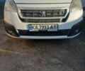 Белый Пежо Партнер груз.-пасс., объемом двигателя 1.6 л и пробегом 273 тыс. км за 8000 $, фото 1 на Automoto.ua