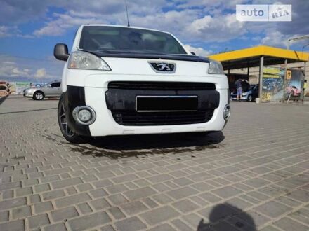 Пежо Партнер груз.-пасс. 2010 в Белгород-Днестровском на Automoto.ua Белый Пежо Партнер груз.-пасс., объемом двигателя 1.6 л и пробегом 260 тыс. км за 6500 $, фото 1 на Automoto.ua
