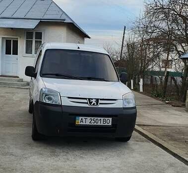 Белый Пежо Партнер груз.-пасс., объемом двигателя 1.6 л и пробегом 400 тыс. км за 3750 $, фото 1 на Automoto.ua