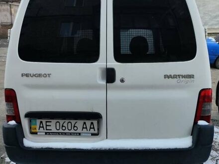 Пежо Партнер груз.-пасс. 2011 в Днепре (Днепропетровске) на Automoto.ua Белый Пежо Партнер груз.-пасс., объемом двигателя 0 л и пробегом 184 тыс. км за 6100 $, фото 1 на Automoto.ua