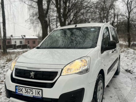 Пежо Партнер вант.-пас. 2018 у Рівному на Automoto.ua Білий Пежо Партнер вант.-пас., об'ємом двигуна 1.56 л та пробігом 190 тис. км за 12200 $, фото 1 на Automoto.ua