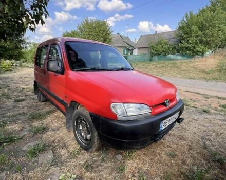 Червоний Пежо Партнер вант.-пас., об'ємом двигуна 0 л та пробігом 455 тис. км за 2500 $, фото 2 на Automoto.ua