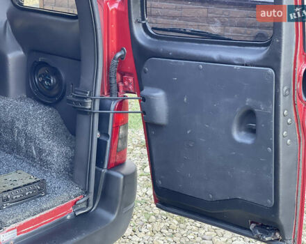 Красный Пежо Партнер груз.-пасс., объемом двигателя 2 л и пробегом 284 тыс. км за 3150 $, фото 51 на Automoto.ua