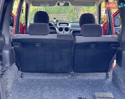 Красный Пежо Партнер груз.-пасс., объемом двигателя 2 л и пробегом 284 тыс. км за 3150 $, фото 47 на Automoto.ua