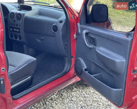 Красный Пежо Партнер груз.-пасс., объемом двигателя 2 л и пробегом 284 тыс. км за 3150 $, фото 31 на Automoto.ua