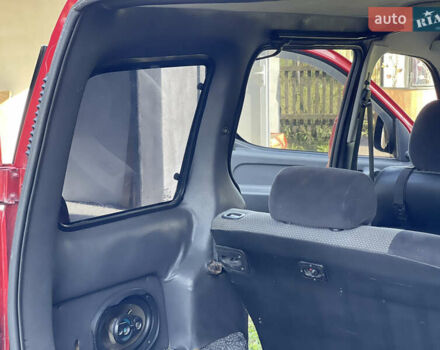 Красный Пежо Партнер груз.-пасс., объемом двигателя 2 л и пробегом 284 тыс. км за 3150 $, фото 52 на Automoto.ua