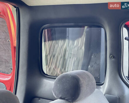 Красный Пежо Партнер груз.-пасс., объемом двигателя 2 л и пробегом 284 тыс. км за 3150 $, фото 49 на Automoto.ua