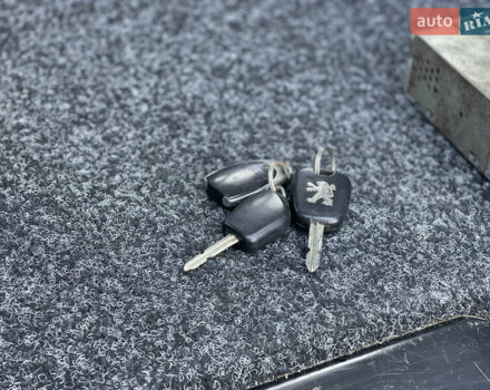 Красный Пежо Партнер груз.-пасс., объемом двигателя 2 л и пробегом 284 тыс. км за 3150 $, фото 46 на Automoto.ua