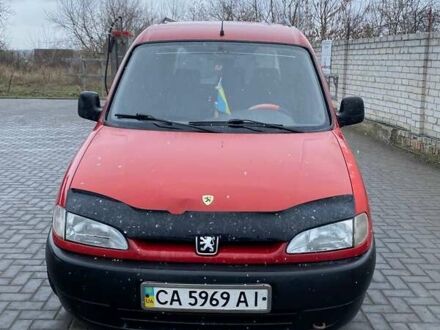 Пежо Партнер вант.-пас. 2000 у Смеле на Automoto.ua Червоний Пежо Партнер вант.-пас., об'ємом двигуна 1.9 л та пробігом 420 тис. км за 2000 $, фото 1 на Automoto.ua