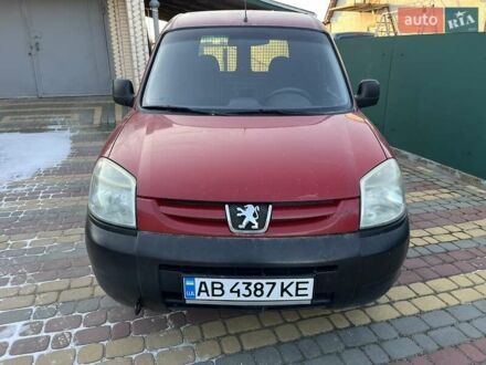 Пежо Партнер груз.-пасс. 2005 в Калиновке на Automoto.ua Красный Пежо Партнер груз.-пасс., объемом двигателя 1.4 л и пробегом 320 тыс. км за 2400 $, фото 1 на Automoto.ua