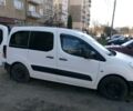 Белый Пежо Партнер пасс., объемом двигателя 1.6 л и пробегом 270 тыс. км за 5200 $, фото 1 на Automoto.ua