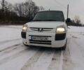 Белый Пежо Партнер пасс., объемом двигателя 1.6 л и пробегом 210 тыс. км за 4950 $, фото 1 на Automoto.ua