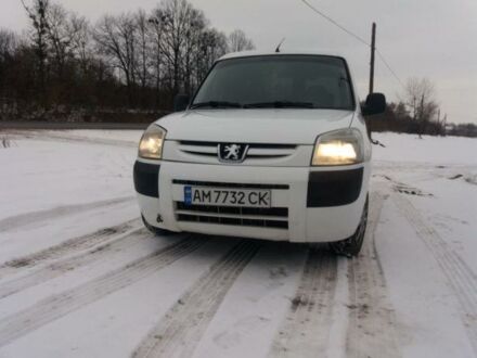 Белый Пежо Партнер пасс., объемом двигателя 1.6 л и пробегом 210 тыс. км за 4950 $, фото 1 на Automoto.ua