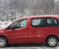 Красный Пежо Партнер пасс., объемом двигателя 1.6 л и пробегом 300 тыс. км за 8000 $, фото 1 на Automoto.ua