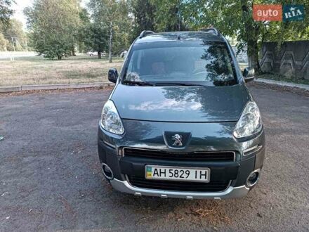 Пежо Партнер груз.-пасс. 2014 в Пятихатках на Automoto.ua Серый Пежо Партнер груз.-пасс., объемом двигателя 1.56 л и пробегом 177 тыс. км за 10000 $, фото 1 на Automoto.ua