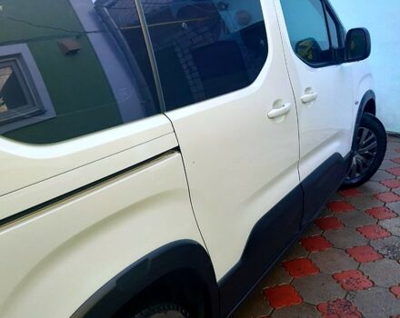 Белый Пежо Rifter, объемом двигателя 1.5 л и пробегом 16 тыс. км за 18000 $, фото 6 на Automoto.ua